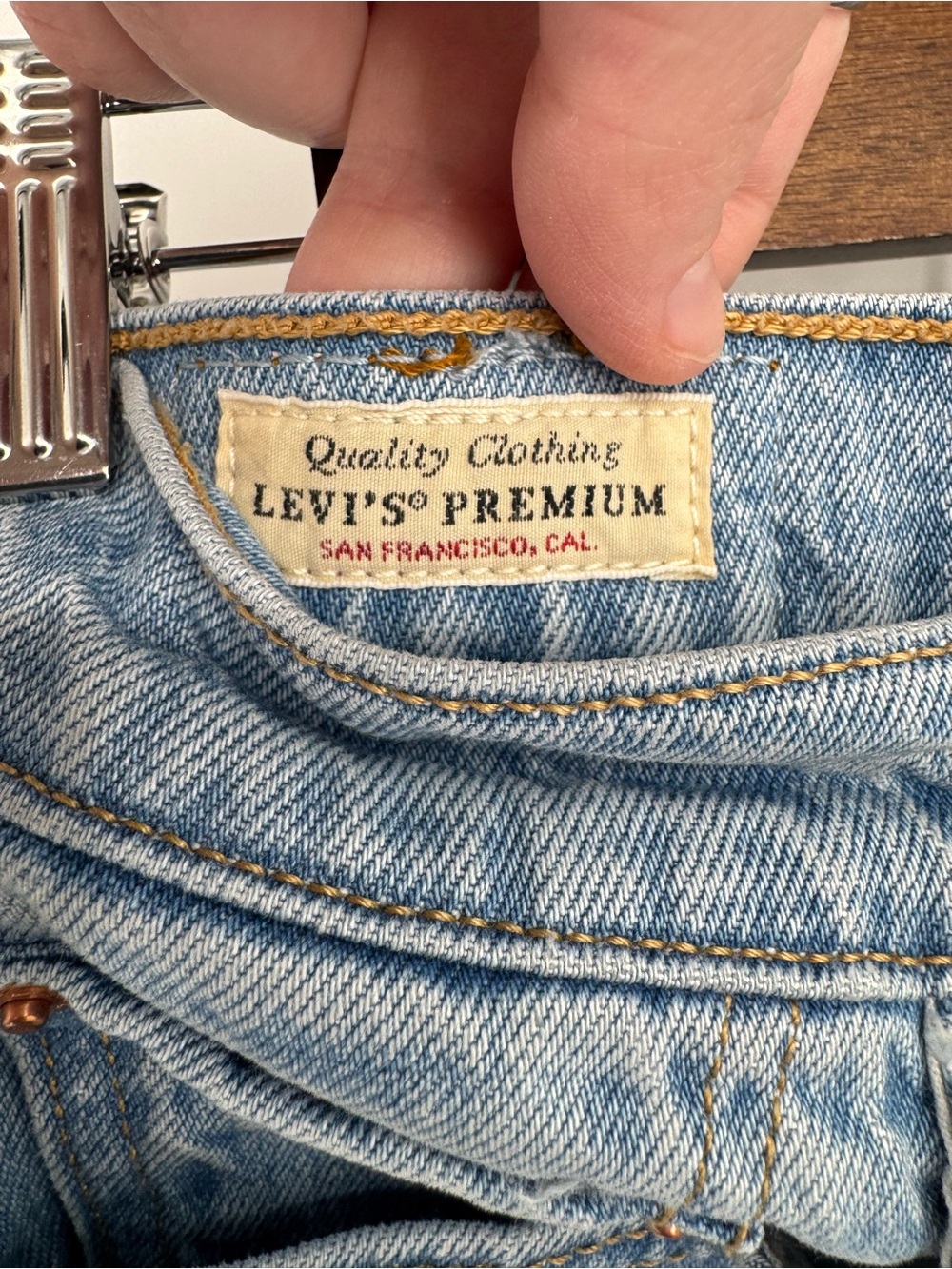 Levi's Women's Wedgie Fit Button Fly Denim Mom Shorts Size 26 Coastal Cowgirl - Picture 6 of 10